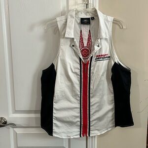 Harley Davidson women’s size 2W zip up sleeveless shirt white black and red